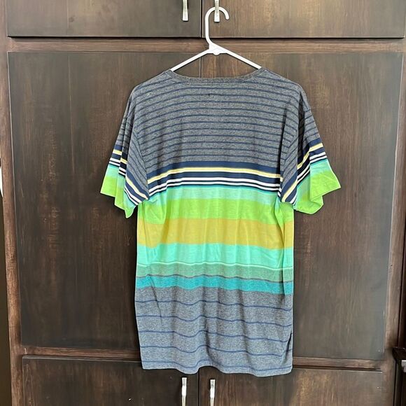 Billabong Striped V-Neck Tee Shirt Size XL - Picture 2 of 6